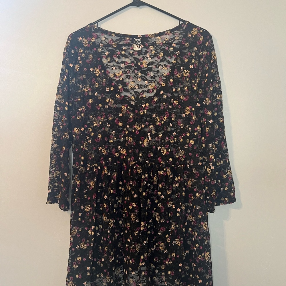 Torrid Black Floral Lace Hi-Lo Top